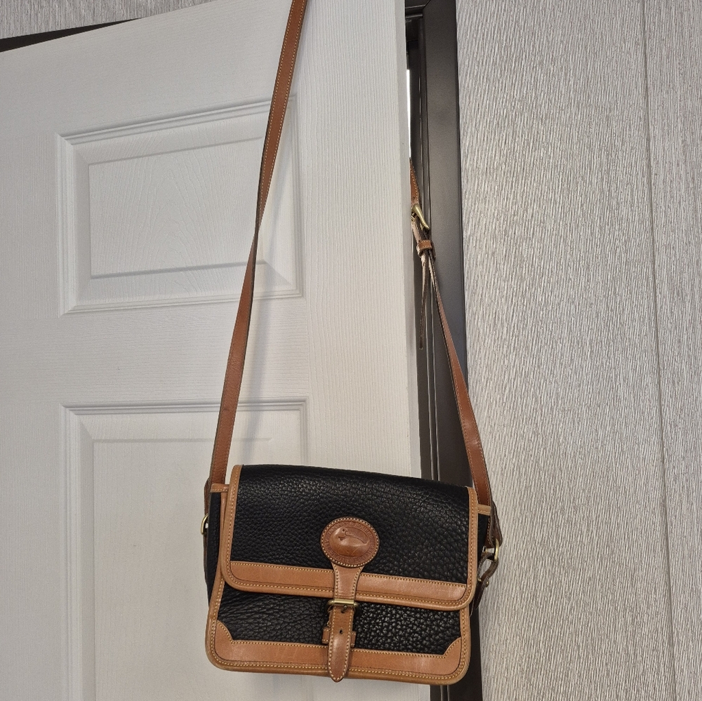 Vintage Dooney & Bourke Black and Tan Pebble Grain Leather Crossbody Bag.  EUC